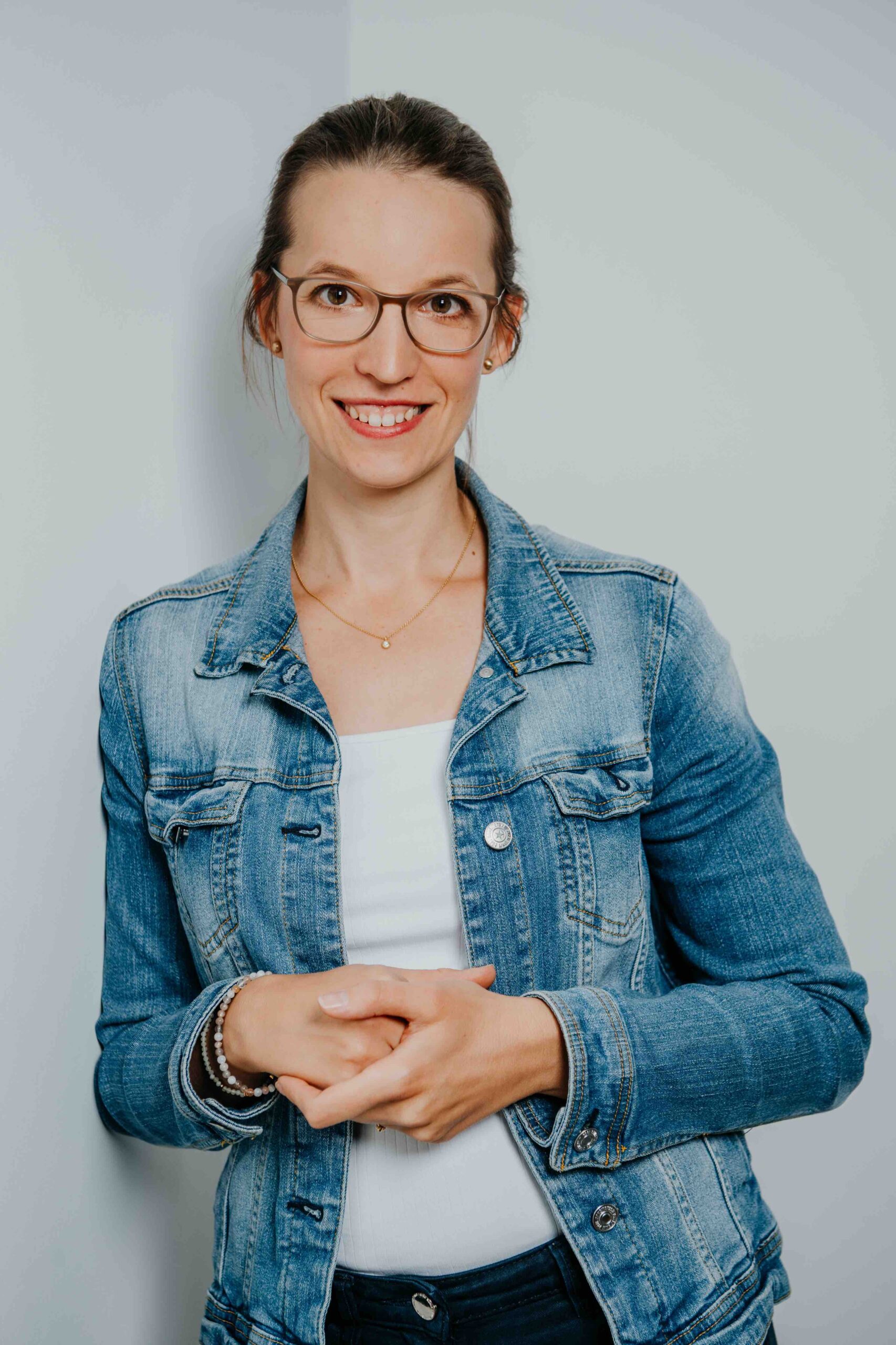 Du bist richtig bei mir (Bea) Du bist genau richtig bei mir, wenn du dir eine gesunde Verdauung, hormonelle Balance, mehr Energie und Leichtigkeit wünschst, bereit bist, Verantwortung für deine Gesundheit zu übernehmen, und dabei auf ehrliche, undogmatische Begleitung setzt.